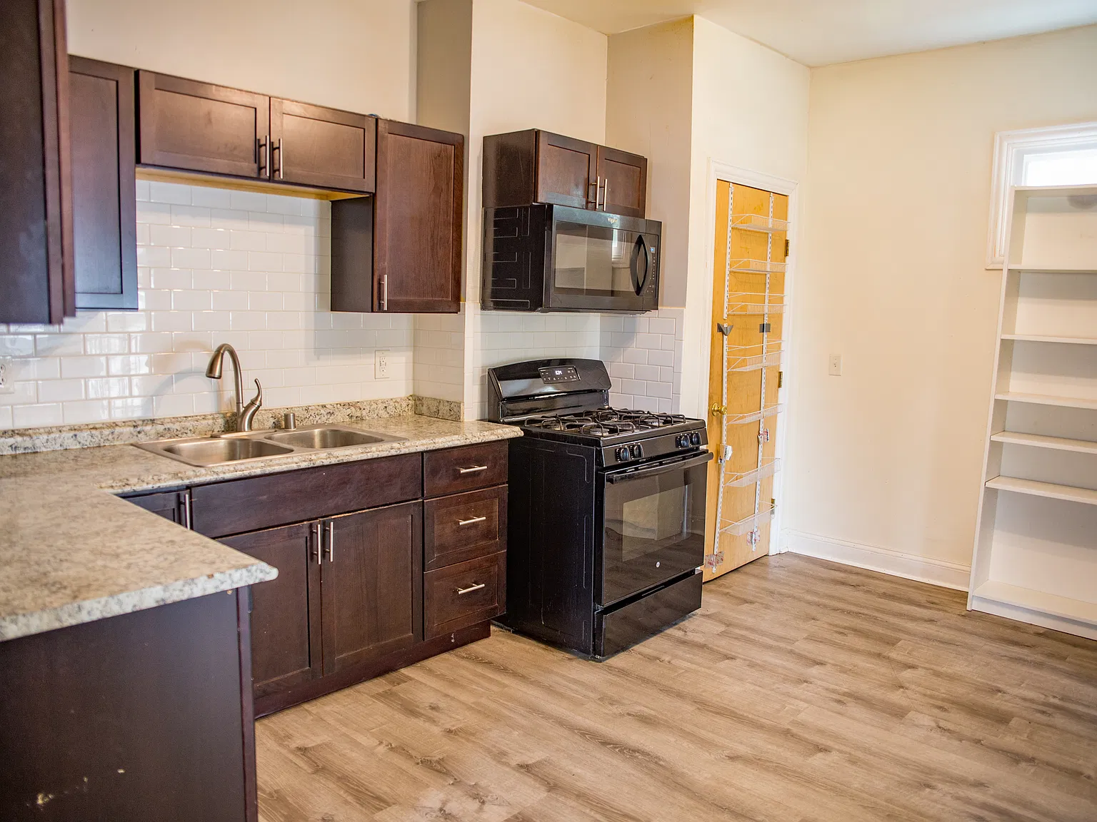 7 bed, $3,600 — Photo 3