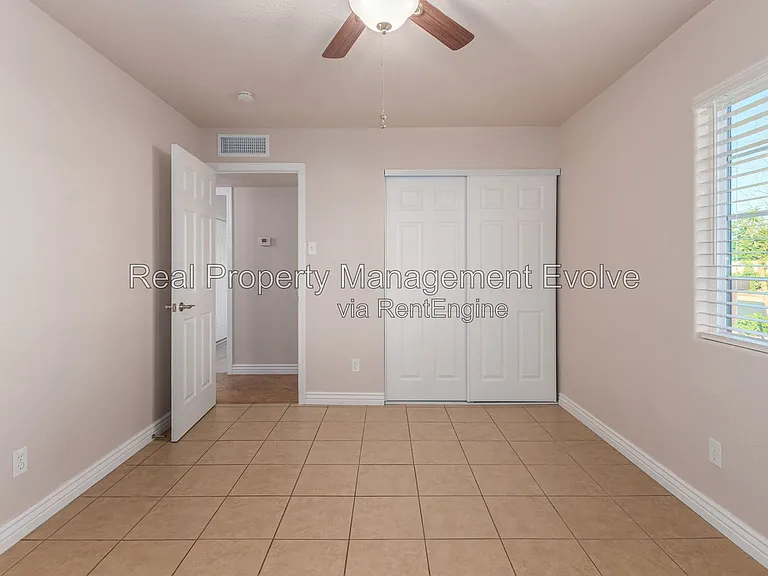 5438 S 46th Pl — Photo 27