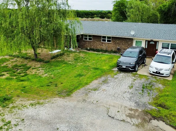 102 N Cedar St, Celeste, TX 75423