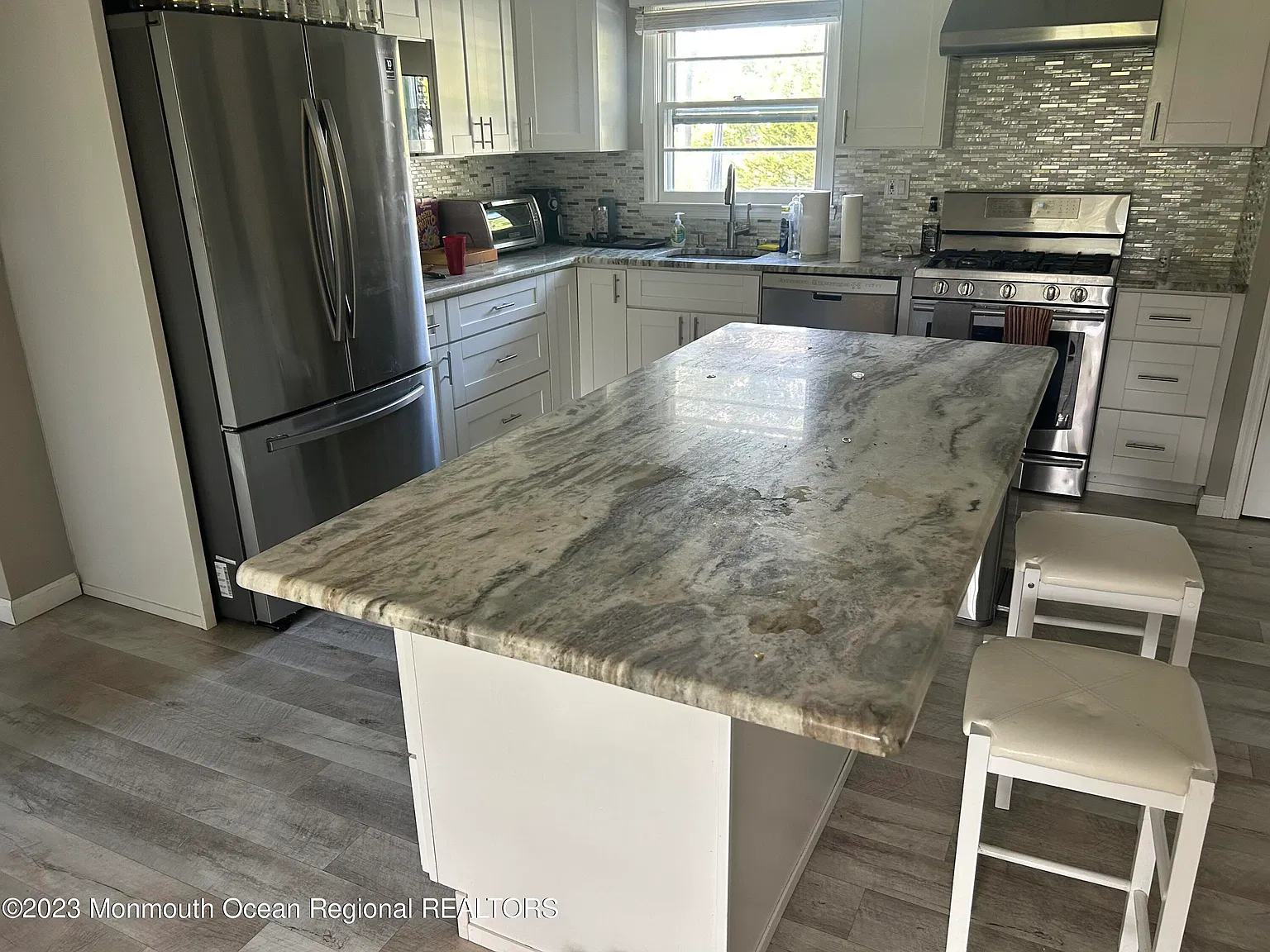 7 bed, 2378 sqft, $5,425 — Photo 3