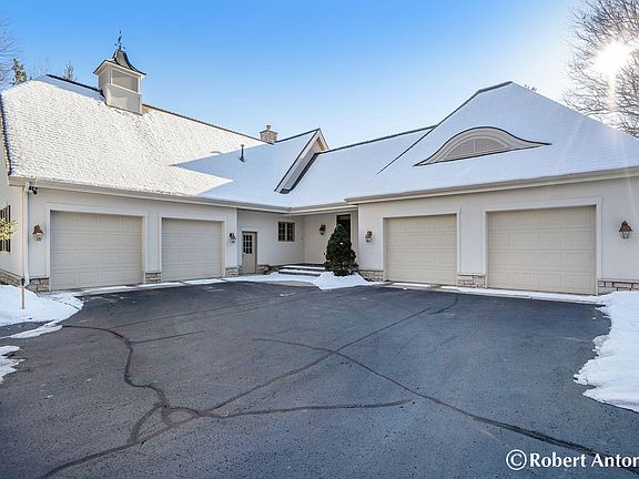 5th image of 1561 Foot Hills Ct NE