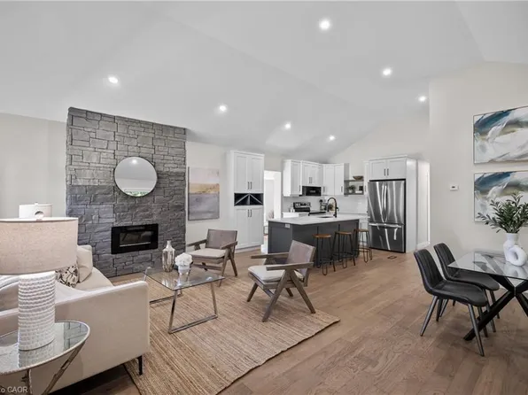 1041 Shepherds Dr, Burlington, ON L7T 3R4