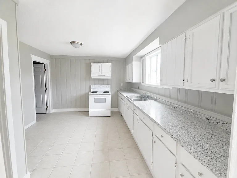 521 Avenue C #D — Photo 1