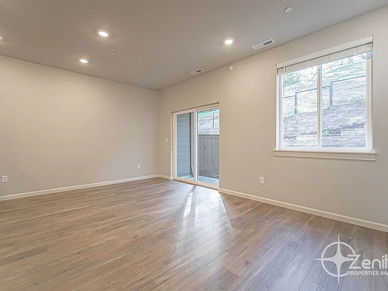 4261 S Cloverhill Way — Photo 3