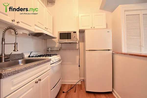 Rented by Clove Realty LLC | media 4