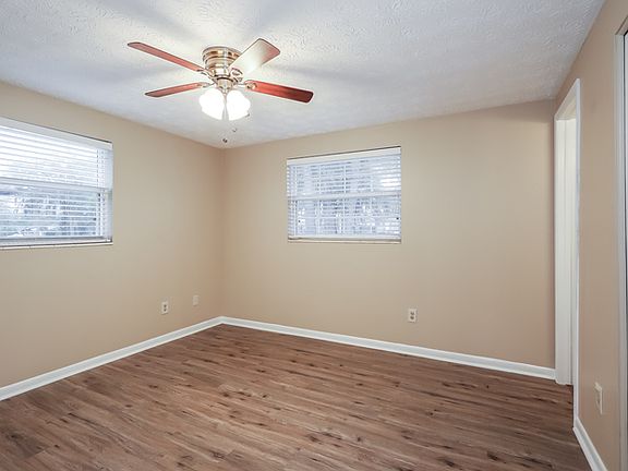5th image of 442 Blairmore Blvd W