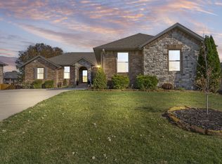 5722 Cottonwood Dr, Battlefield, MO 65619