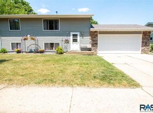 5204 E 15th St, Sioux Falls, SD 57110