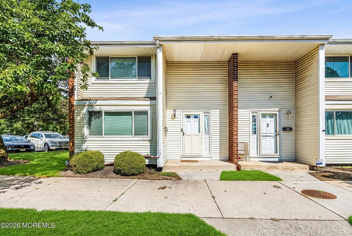 3 bed, 3.5 bath, $3,700 — Photo 2
