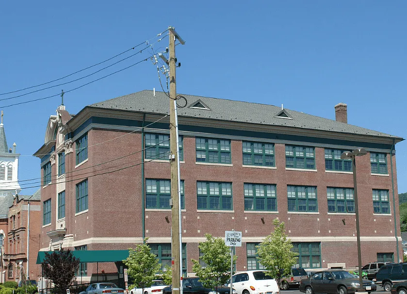 Saint Vincent Apartments- Accepting 2br Applications For Waiting List — Photo 2