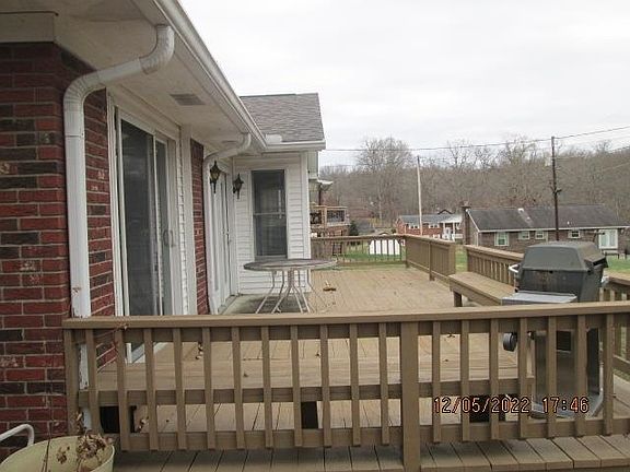 4th image of 136 Barkley Ct