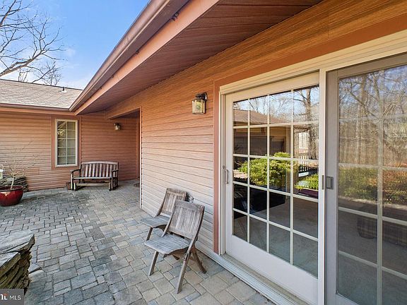 4th image of 9654 Woodbrook Ln