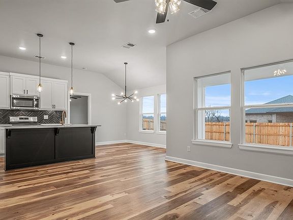 5th image of 3709 Alta Vista Dr