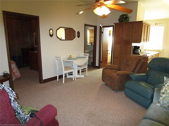 5th image of 140 Berton Dr