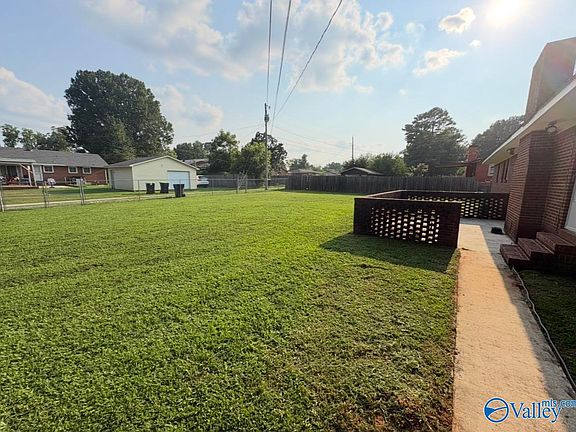 4th image of 1205 Thomas Dr SW