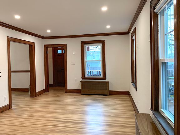 4th image of 260 Hillside Ave