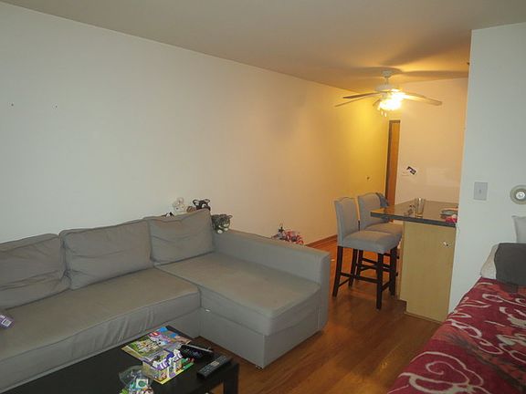4th image of 4600 N Cumberland Ave Unit 306