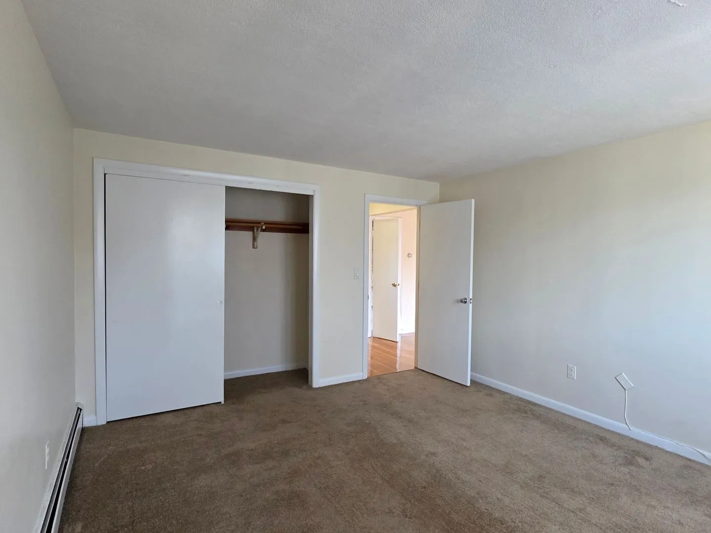 No Brokers Fee, Heat, Hot Water Included, New Floors, As Unit in the Livingroom, Laundry is on a ... — Photo 3