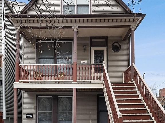 3rd image of 2721 W Melrose St #1