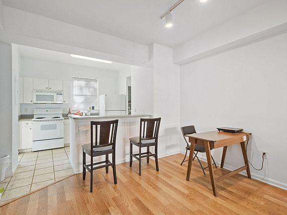 5th image of 4850 Chancellor Dr APT 13