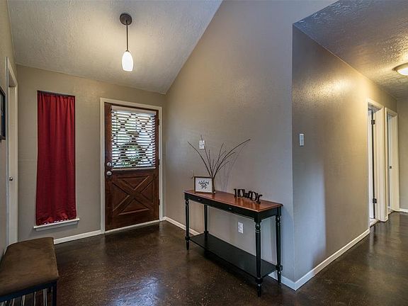 4th image of 311 Foxtail Ct