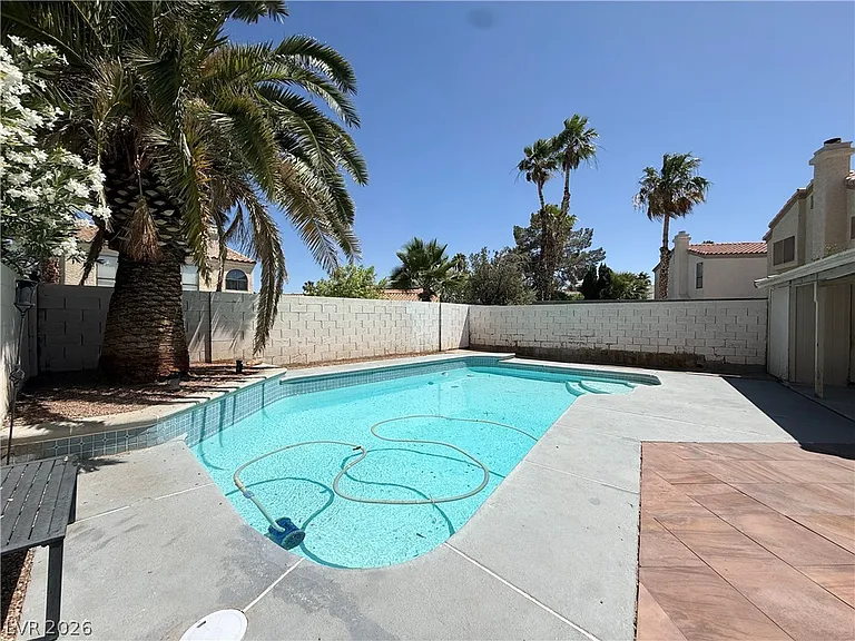 2066 Waverly Cir — Photo 20