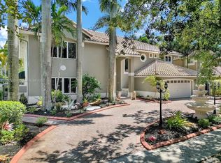 15945 NW 82nd Ct, Miami Lakes, FL 33016