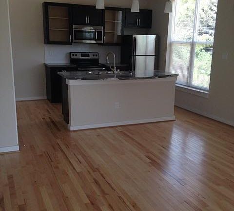 4th image of 1001 Bainbridge St APT 8