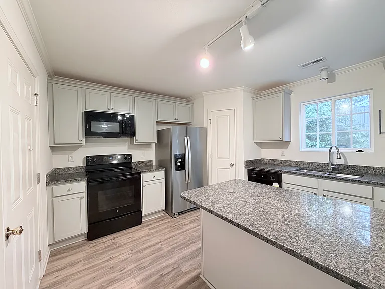 3803 Shepway Loop — Photo 9