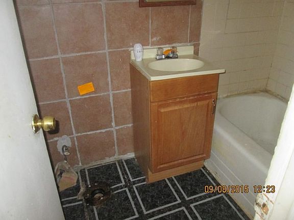 5th image of 8210 S Coles Ave