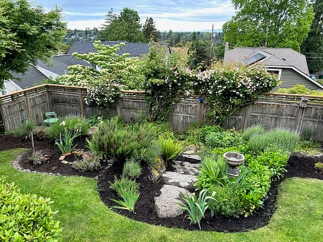 31st Ave NE — Photo 36
