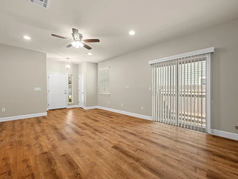 374 Triumph Rd — Photo 10
