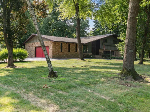 110 Woodside Ct, Neenah, WI 54956