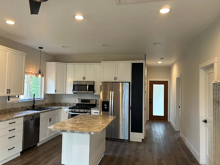 1381 Sydni Ct — Photo 20