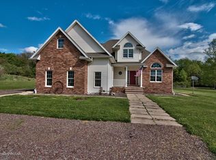 152 Zosh Rd, Dallas, PA 18612