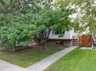 232 NE Thames Close NW, Calgary, AB T2K 5N4