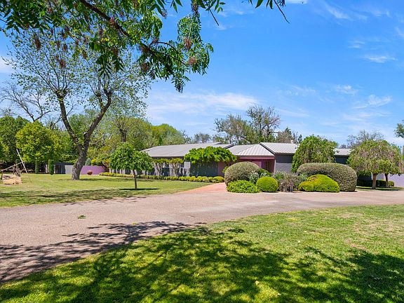 2nd image of 605 Meadowlark Dr