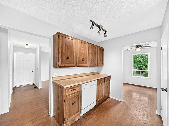 5th image of 119 W Ranchlands Cres NW