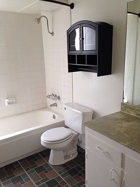 5th image of 1925 Pacific Beach Dr APT D