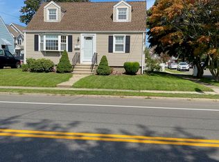 537 Reef Rd, Fairfield, CT 06824