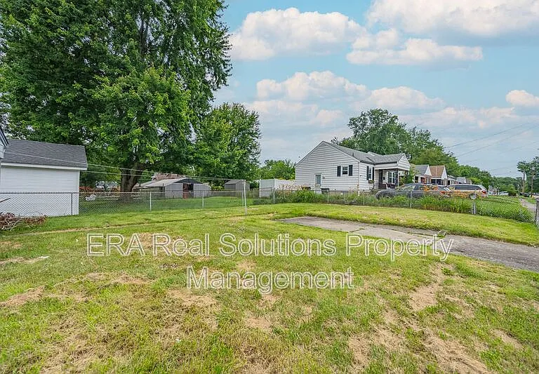 2028 W Galbraith Rd — Photo 11