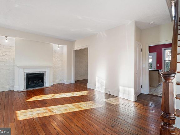 3rd image of 1005 Trenton Pl