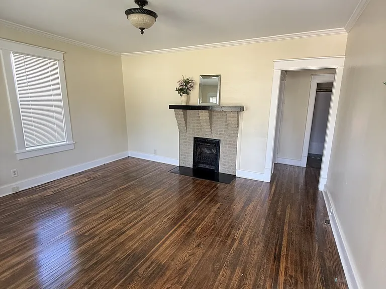 1813 Pearl St — Photo 4