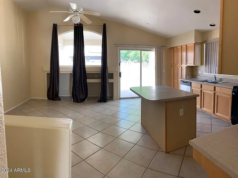 814 W Morelos St — Photo 5