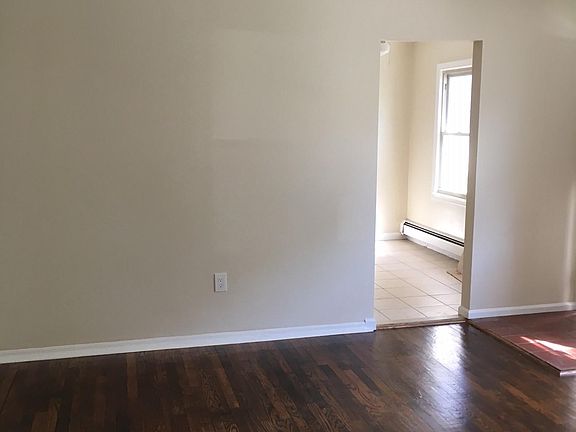5th image of 41 Davis Ave APT B