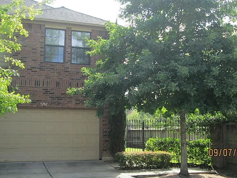 5202 Brinkman Ct — Photo 1