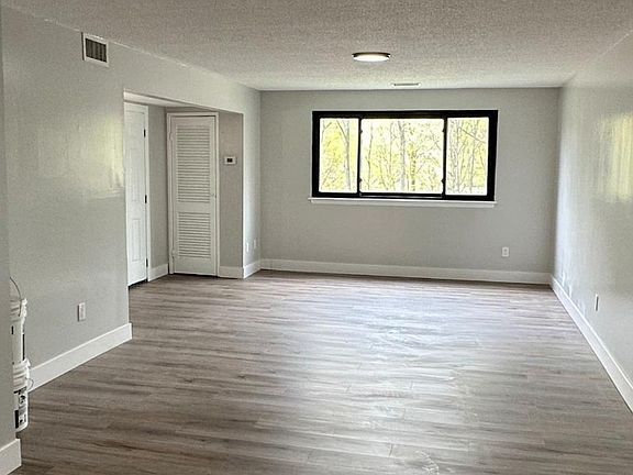 3rd image of 1601 Baldwin Ln