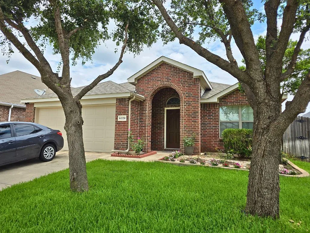 3 bed, 2.0 bath, 1680 sqft, $2,000 — Photo 1