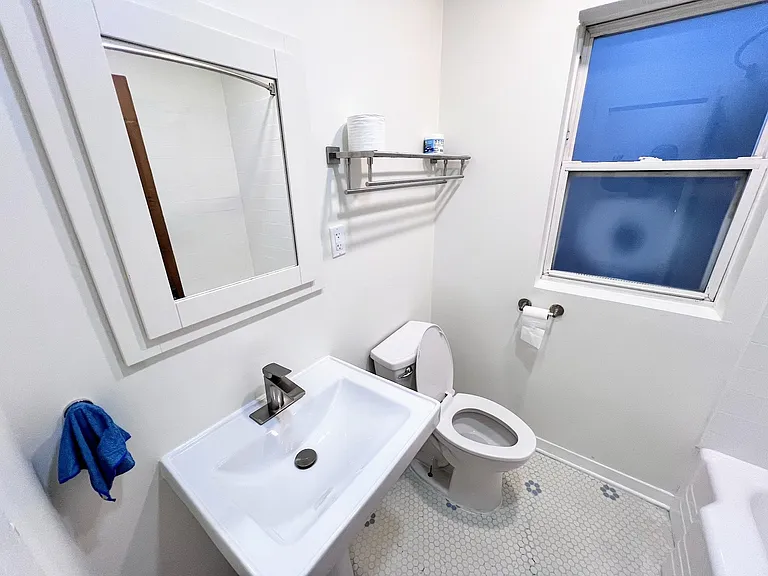 5833 W Peterson Ave #1F — Photo 5
