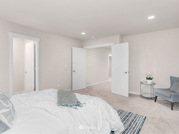 5th image of 14608 39th Drive SE #1